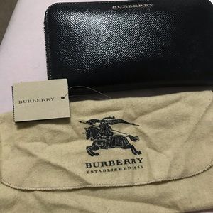 Burberry women’s wallet black